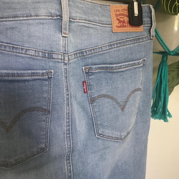 Levi Denim Skirt - Picture 4 of 5